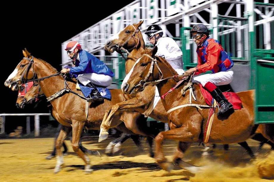 Con 147 caballos empezará a operar el espectáculo con iluminación nocturna.