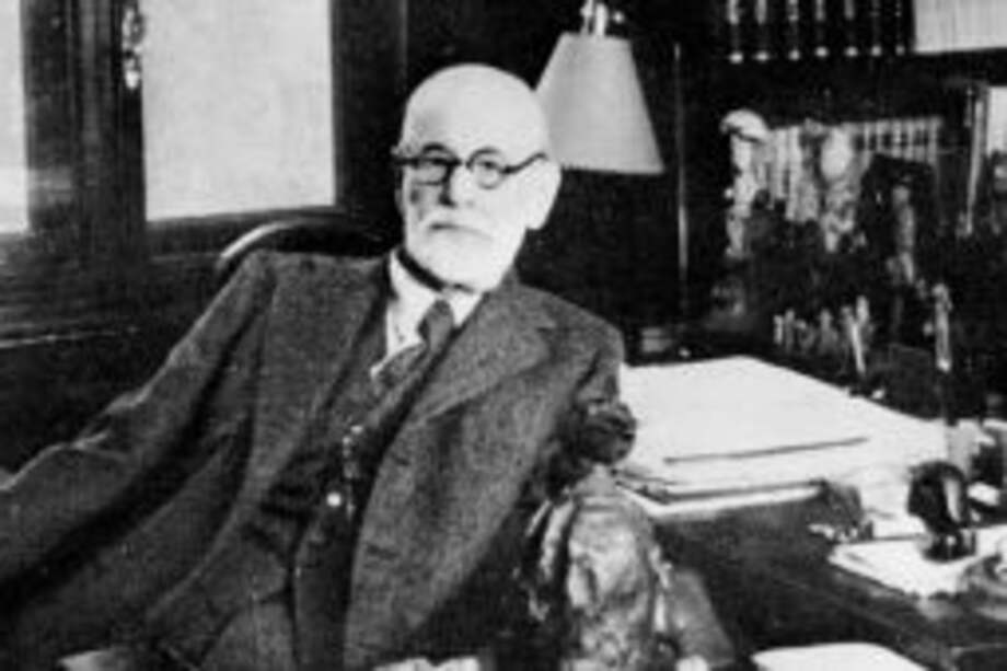 Imagen de Sigmund Freud en su consultorio de Viena. / Archivo