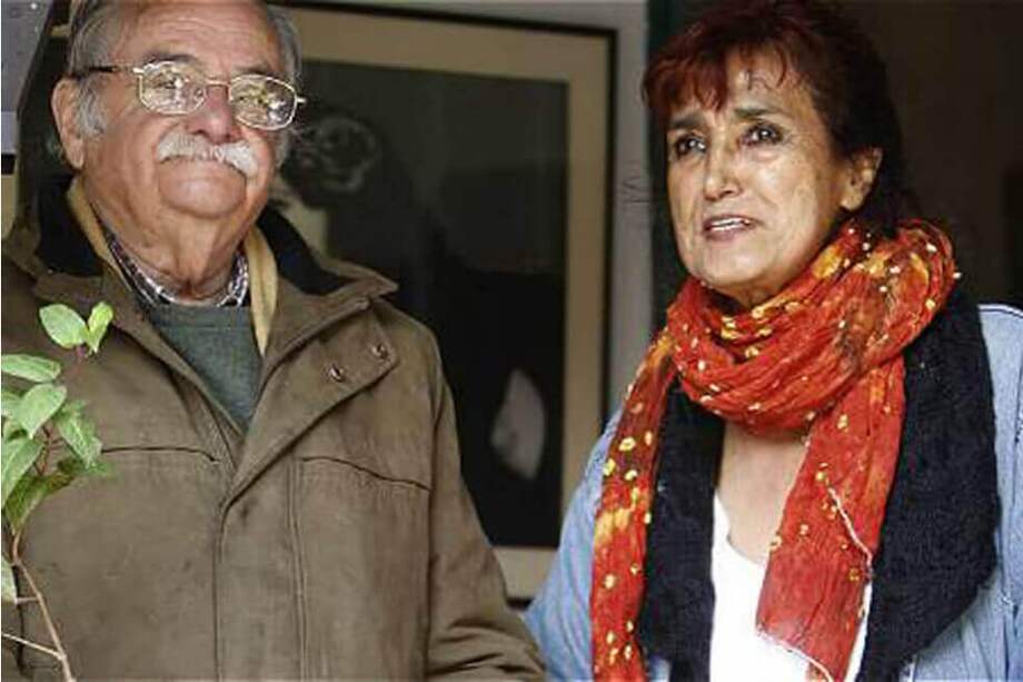 Santiago García y Patricia Ariza cuando recibieron a finales del año pasado, en Cuba, la Medalla Haydee Santamaría de la Casa de las Américas por su vida y obra dedicada al teatro. / Cortesía