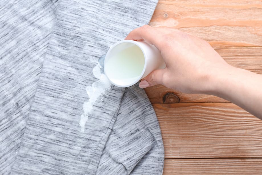 Prueba en un espacio pequeño de tu prenda la mezcla, antes de usarla en toda la ropa.