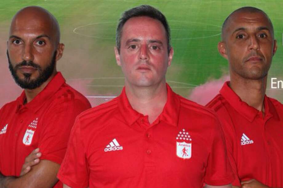Mauro Rodrigues, asistente técnico (izq.), Pedro Santos (DT) y Ricardo Ribeiro, entrenador de arqueros (der.) / @AmericadeCali