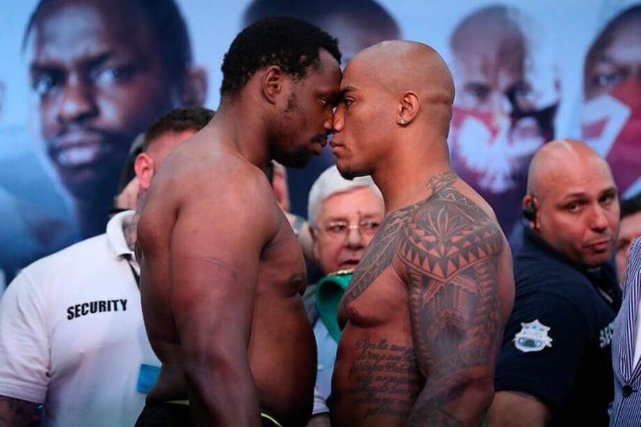 Dillian Whyte (izq.) y Óscar Rivas en la ceremonia de pesaje antes de la pelea que se disputó el 20 de julio en Londres. / @WBCBoxing