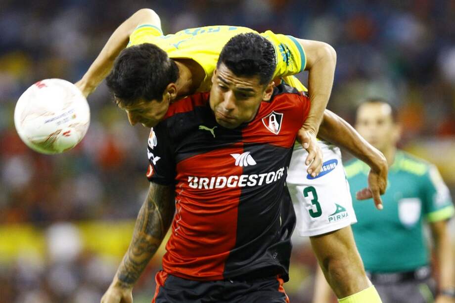 El delantero colombiano Jefferson Duque con la camiseta del Atlas de México. / AFP
