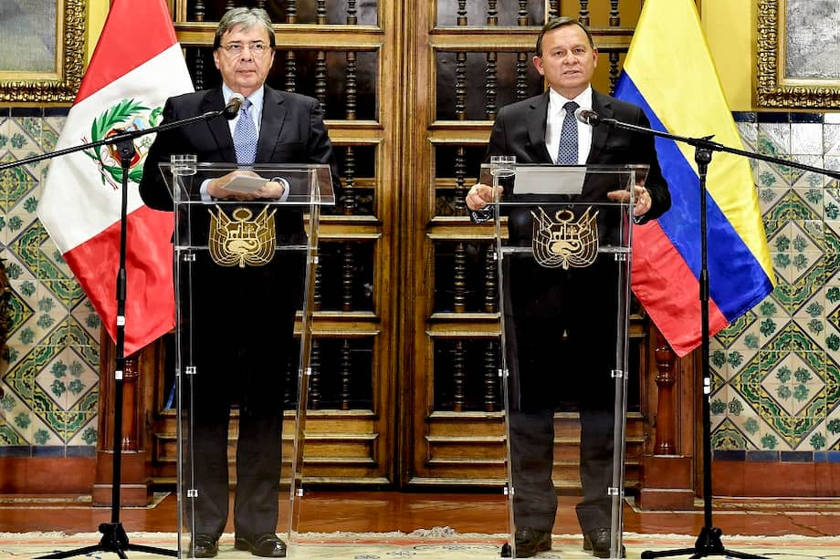 l Ministro de Relaciones Exteriores, Carlos Holmes Trujillo, tras reunión con su homólogo de Perú, Néstor Popolizio. / Cortesía Cancillería de Colombia