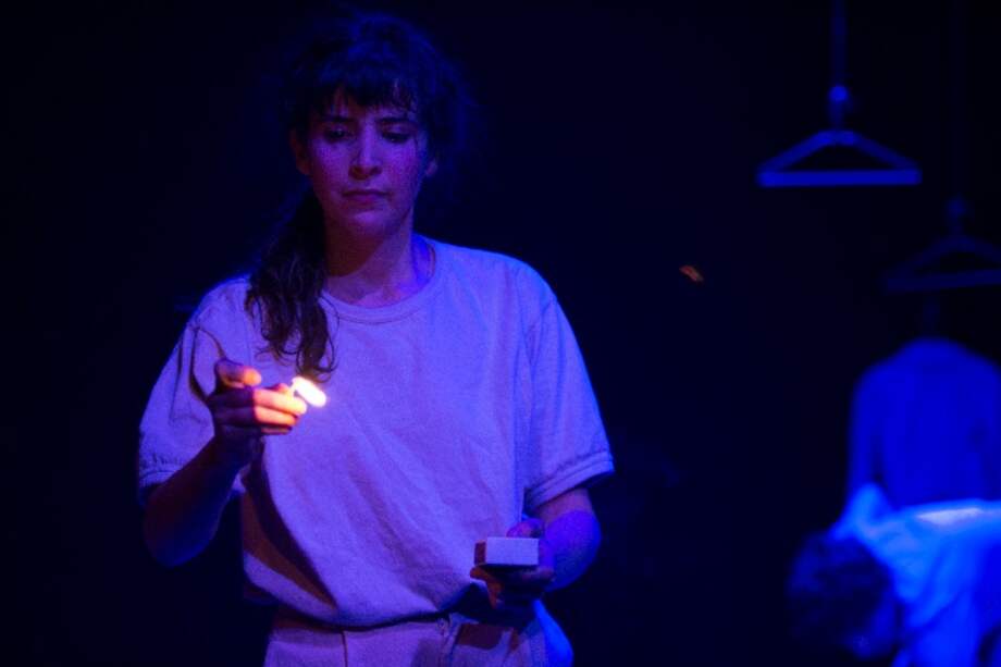 Imagen de una de la obra "En tierra: impro y memoria", que se presentarán en La quinta porra.