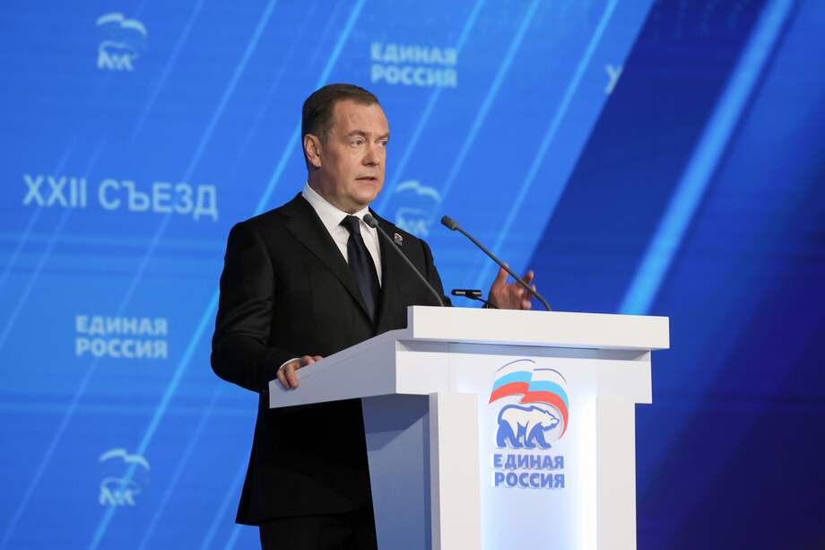 Dmitry Medvedev, jefe adjunto del Consejo de Seguridad de Rusia y presidente del partido político Rusia Unida, habla durante el 22º congreso del partido Rusia Unida en Moscú, Rusia