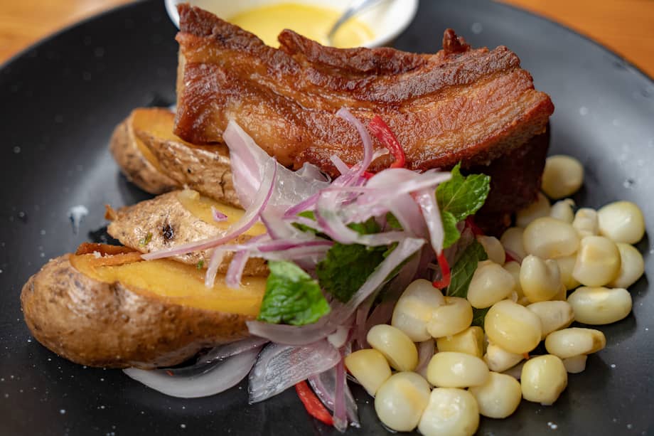 El chicharrón es un ingrediente versátil que también puedes preparar en air fryer.