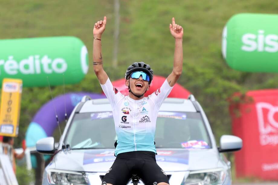 Yonatan Castro de Fundecom ganó la tercera etapa de la Vuelta de la Juventud 2024.