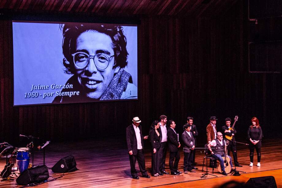 Imagen del homenaje a Jaime Garzón, liderado por César Mora, y realizado en el auditorio León de Greiff de la Universidad Nacional. / Cortesía