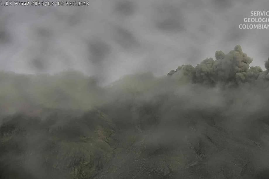 Imagen del volcán Puracé durante la noche del domingo, 2 de agosto.