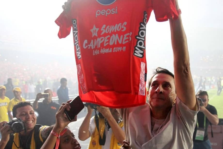 Alexandre Guimaraes celebra el título con América en 2019 // EFE.