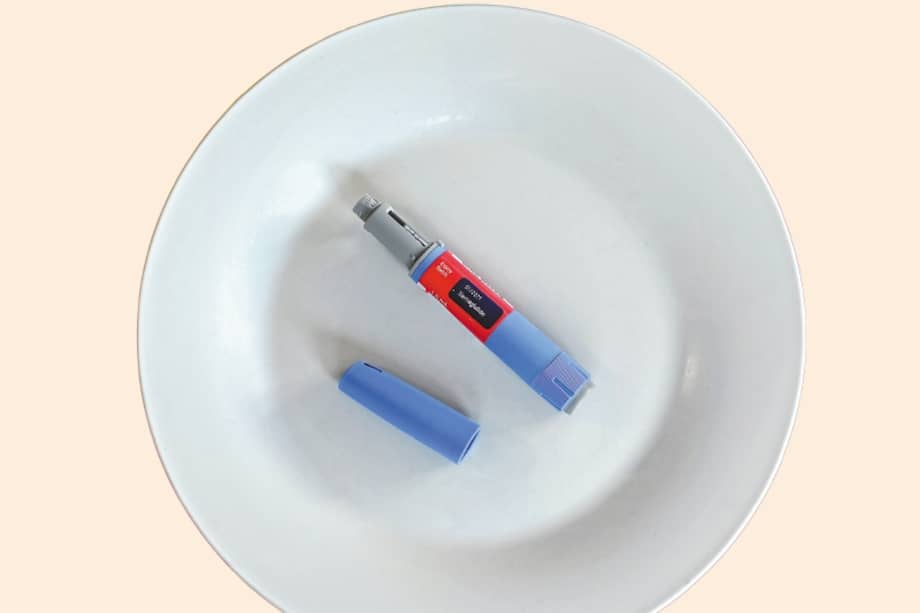 Fármacos como la semaglutida (uno de los más famosos y usados) pueden disminuir la sensación de hambre, retrasar el vaciamiento gástrico y generar una mayor sensación de plenitud.