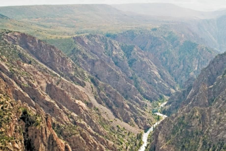 El Canón Negro debe su nombre al río Gunnison, que lo atraviesa a lo largo de 19 kilómetros. / Parque Nacional Cañón Negro del Gunnison.