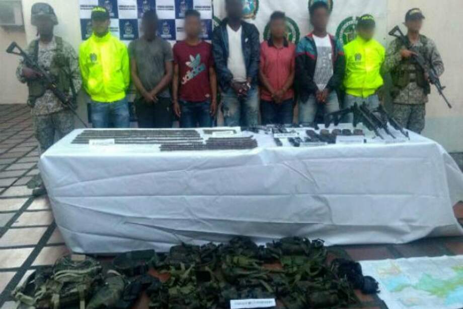 Los capturados tendrán que responder por los delitos de concierto para delinquir y fabricación, tráfico y porte ilegal de armas de fuego. / Cortesía Policía Nacional.