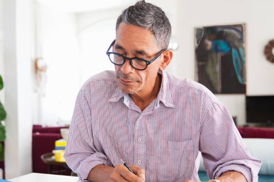 Si el trabajador del sector público cumple con los requisitos de pensión antes de los 70 años, puede seguir laborando hasta la edad de retiro forzoso. Imagen de referencia.