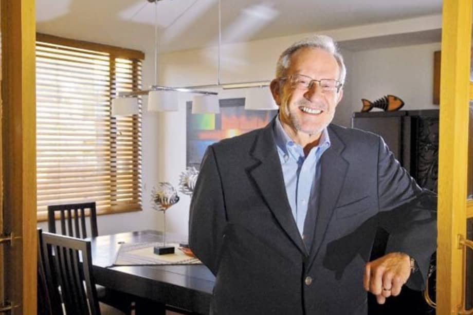 Napoleón Franco se interesó por la investigación de mercados. En 1977 fundó Napoleón Franco y Cía, que luego fusionó con Ipsos Group, de Francia. /Twitter.