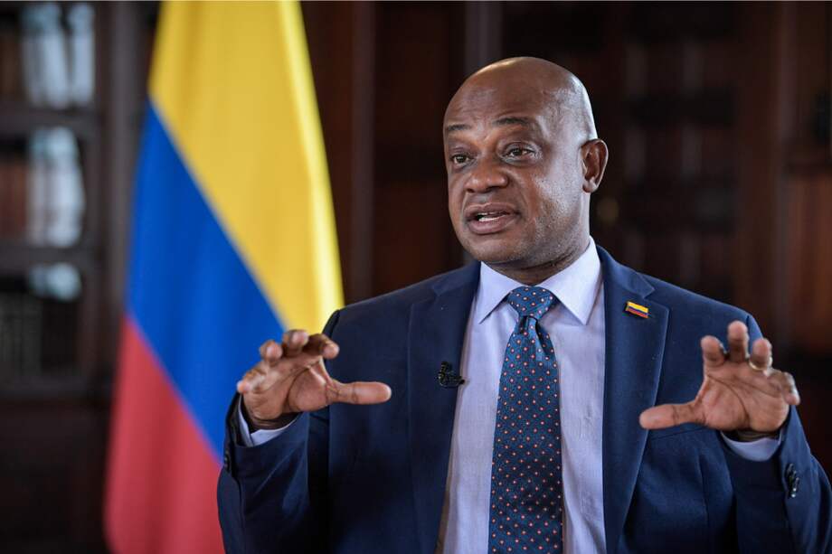 Luis Gilberto Murillo, ministro de Relaciones Exteriores, precisó que no habrá traumatismos con la elaboración y expedición de pasaportes.