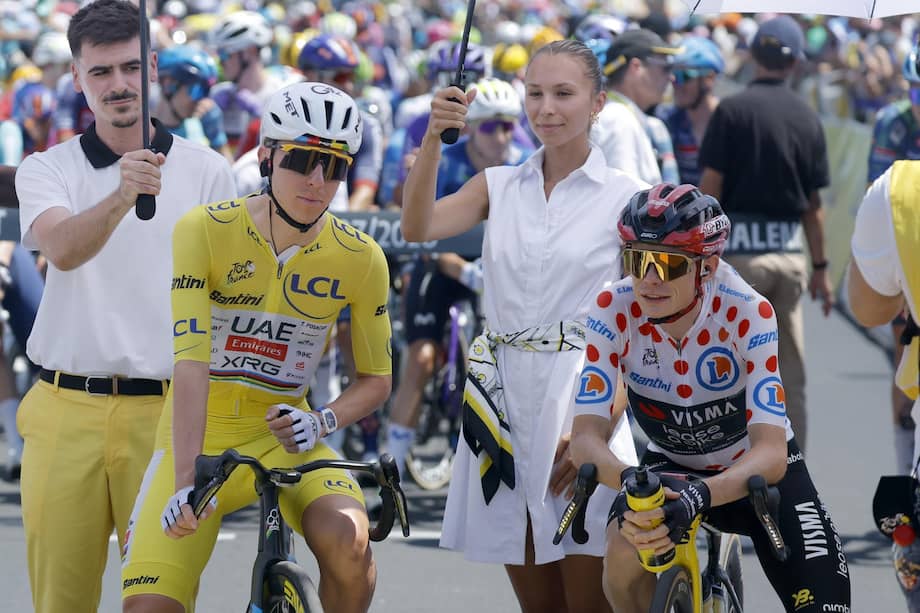 Tadej Pogacar (izq.) junto a Jonas Vingegaard en la previa de la novena etapa del Tour de Francia 2026.