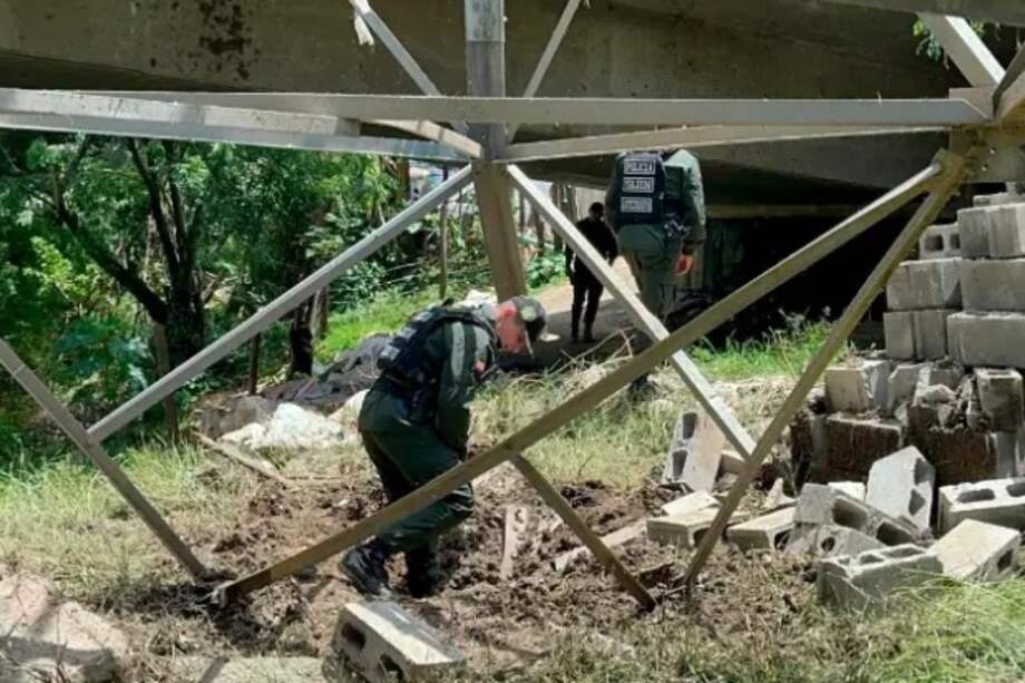 Pese a la explosión, la torre no cayó, así como EPM indicó que no se afectó el suministro de energía.
