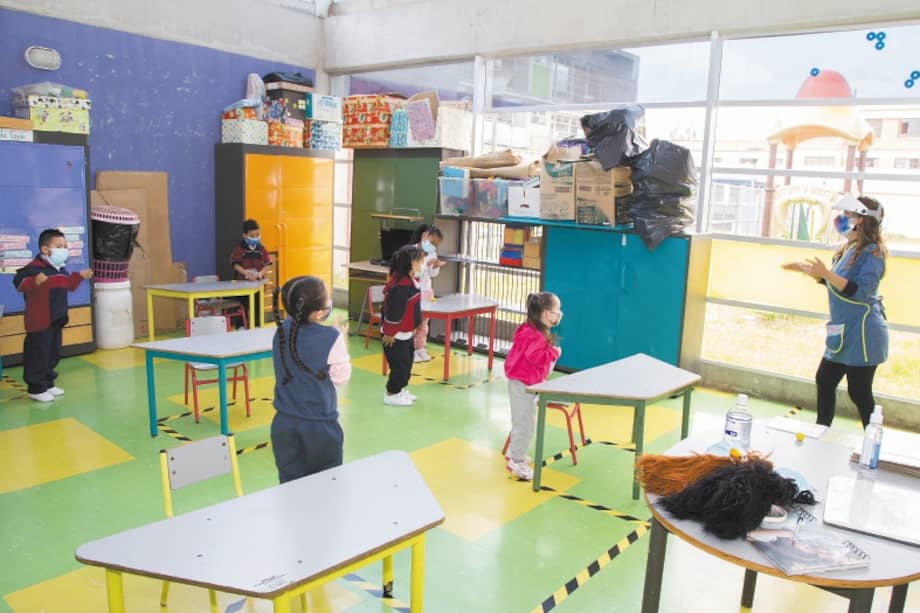 Se estima que el 80% del personal contratado para atender a los más de 42 mil niños en jardines infantiles distritales, no tiene garantías laborales.