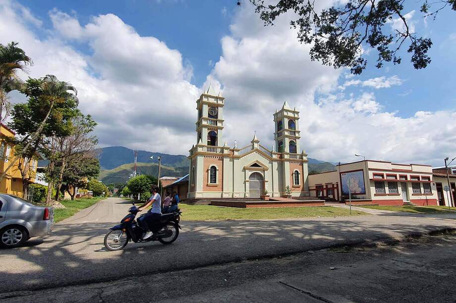 La guardia indígena y el Ejército realizan la búsqueda del joven secuestrado.