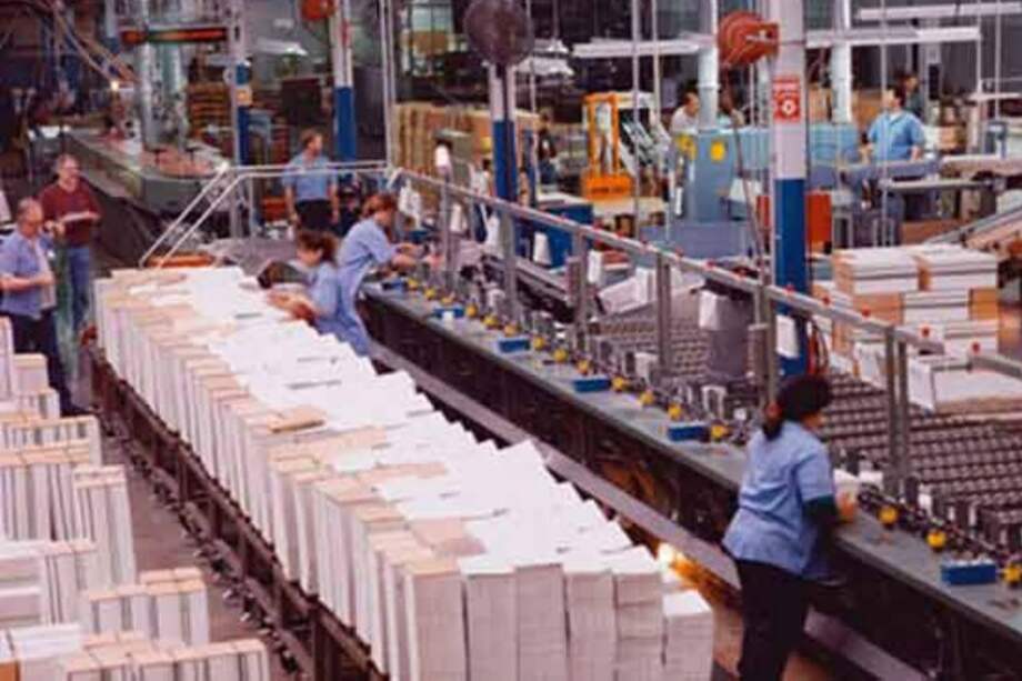 Producción industrial a febrero sigue en terreno negativo, cayó 0,5%