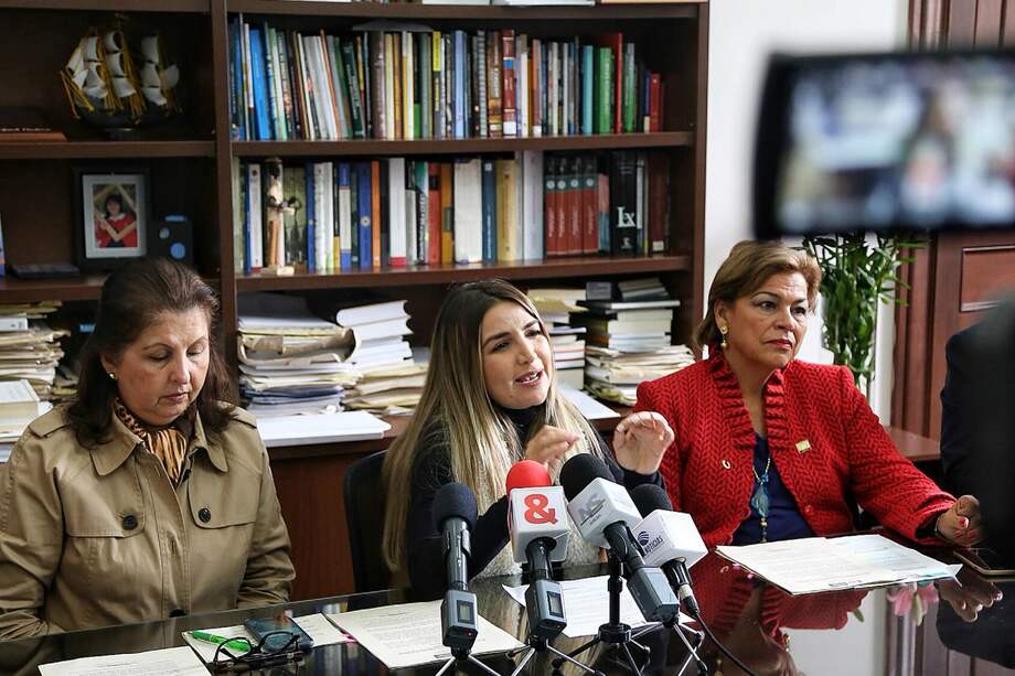En el centro, la senadora Nadia Blel, del Partido Conservador. / Presidencia Senado