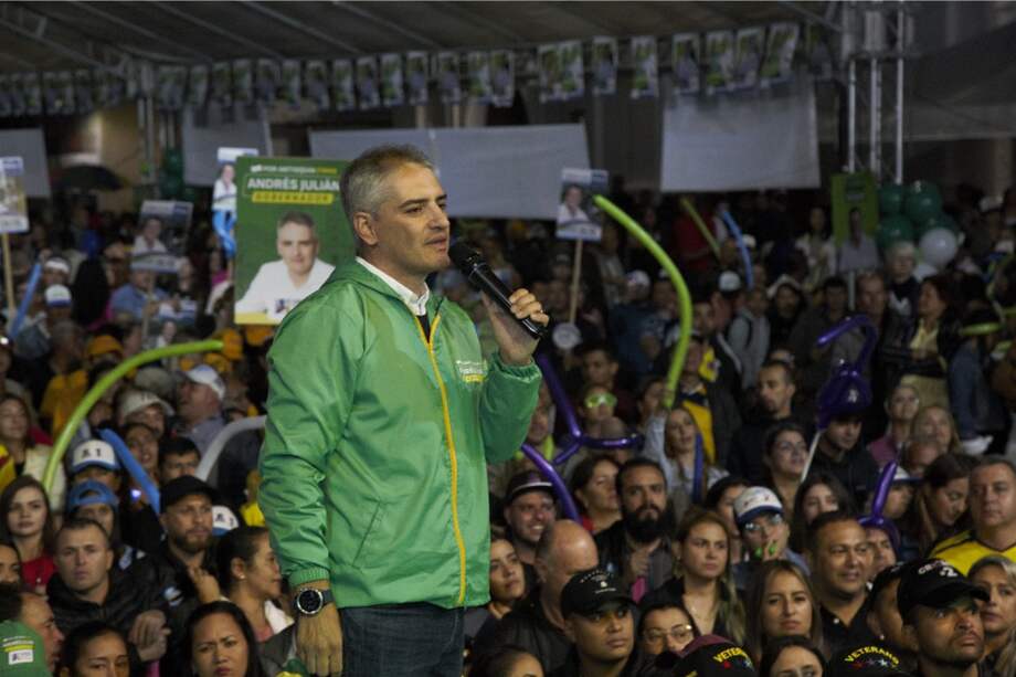El entrante gobernador de Antioquia, Andrés Julián Rendón, aseguró que el presidente Gustavo Petro está ejecutando retaliaciones contra su departamento.