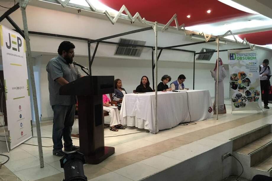 El Observatorio Surcolombiano de Derechos Humanos, Paz y Territorio (Obsurdh) presentó el primer informe ante las magistradas de la Sala de Reconocimiento, Verdad y Responsabilidad de la JEP. /Foto: Andrea Jiménez
