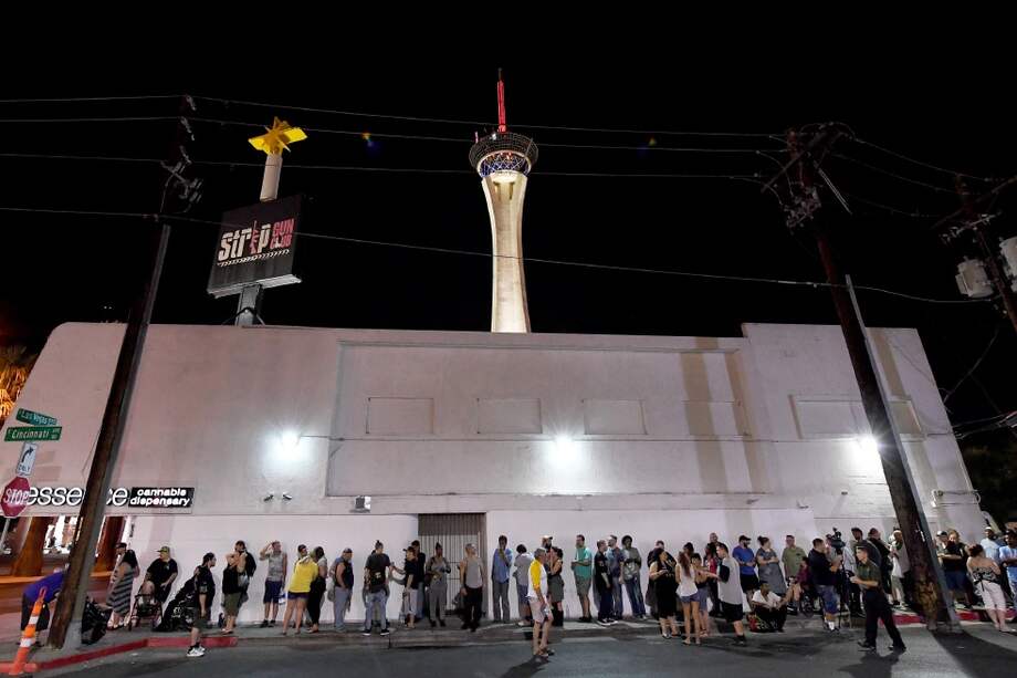 En Nevada, las personas soportaron filas de una hora para acceder a su primera dosis legal de marihuana. / Getty Images