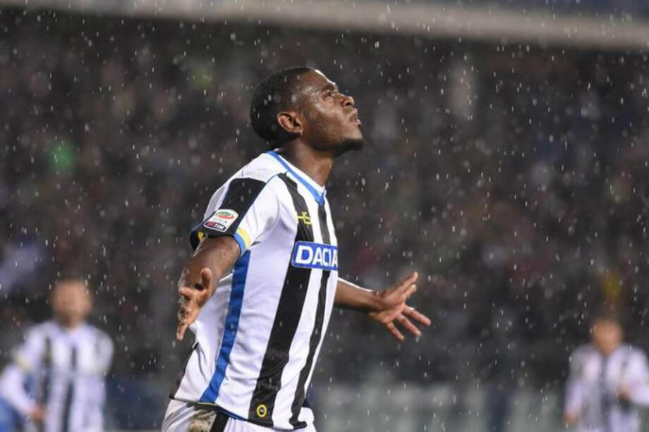 El colombiano Duván Zapata celebra su gol ante el Empoli. / EFE