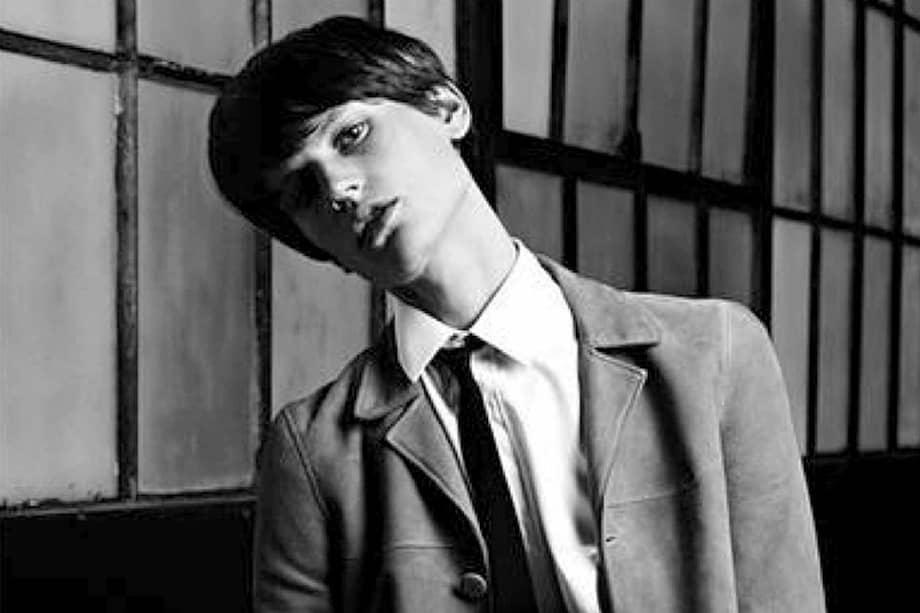 La modelo Saskia de Brauw fue elegida por la marca Saint Laurent para protagonizar su campaña de moda masculina. / EFE