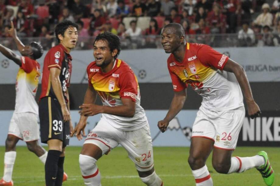 El delantero le entregó el segundo título internacional al cuadro capitalino. / @SantaFe