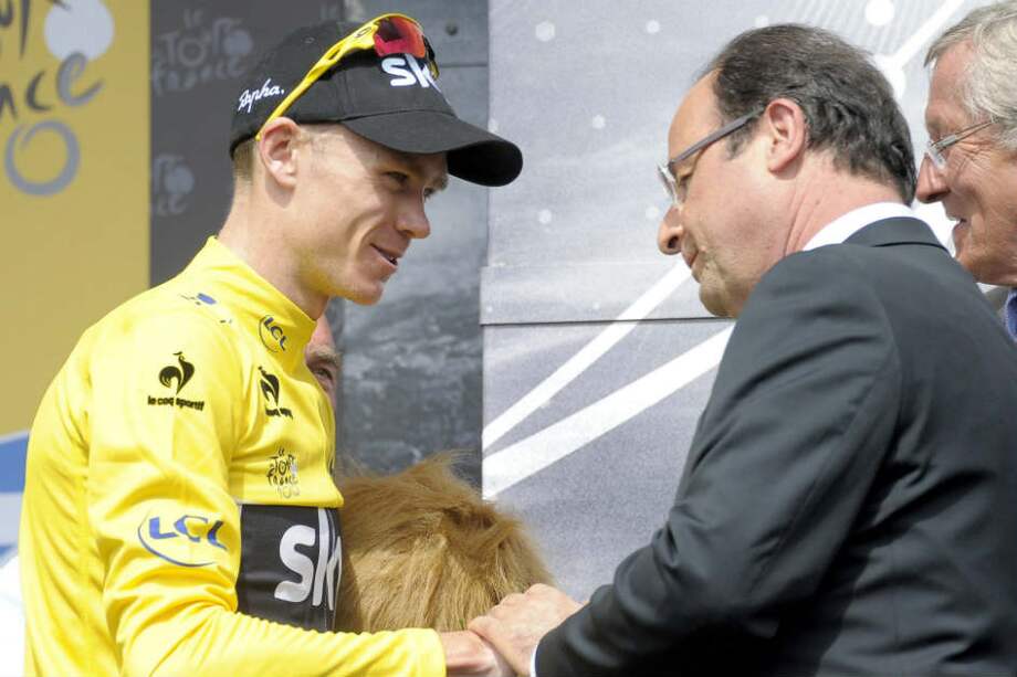 El presidente francés felicita a Froome, actual líder del Tour.