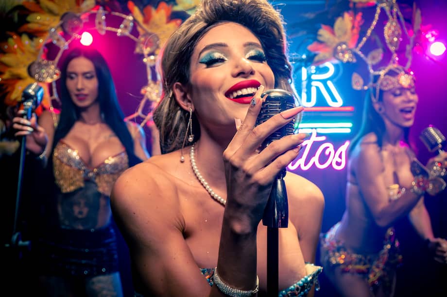 Mara Cifuentes da vida al personaje de Alondra, con la interpretación de una mujer trans que lucha por ser vista y respetada.