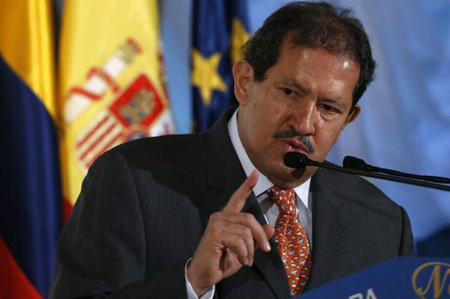 Vicepresidente pide a España presionar a las Farc para concretar acuerdo de paz