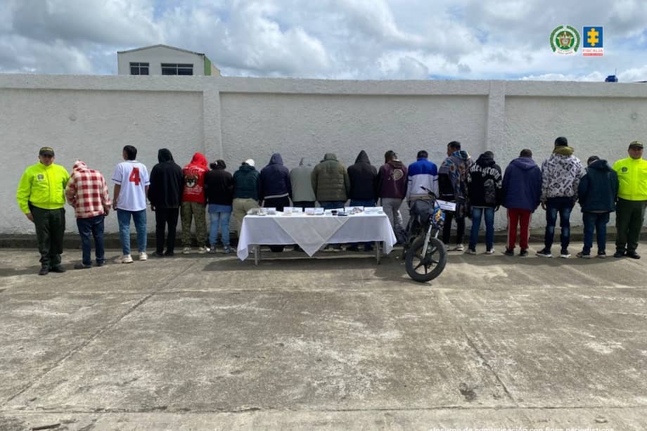 Estarían involucrados en el tráfico local de estupefacientes en el municipio.