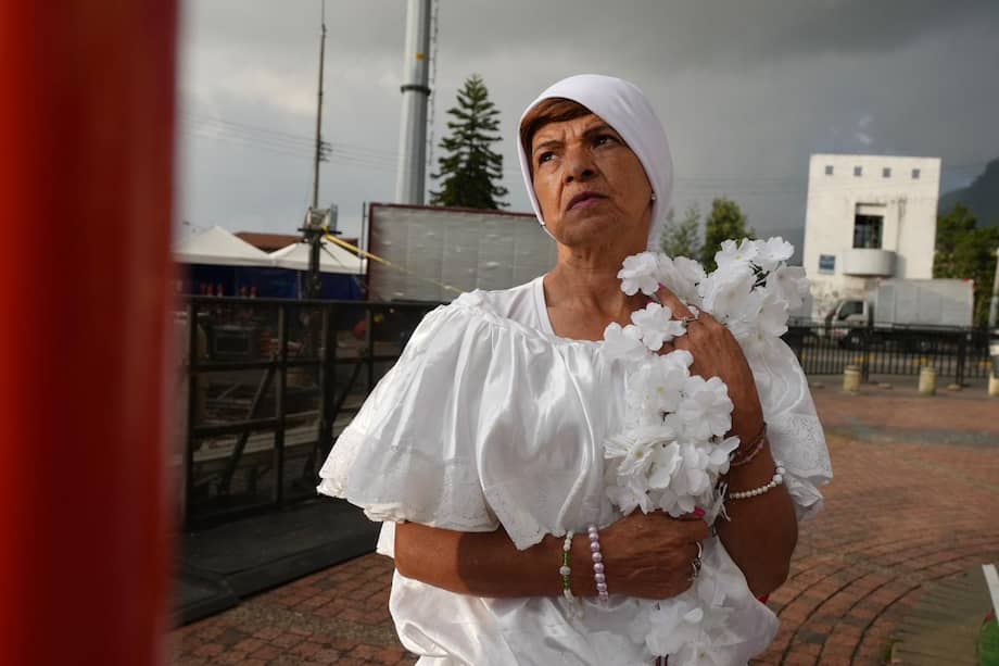 Doña Omaira Piraquive participa en la fiesta desde que tiene memoria. Este año hizo parte del grupo de bailarinas que acompañó el Auto Sacramental