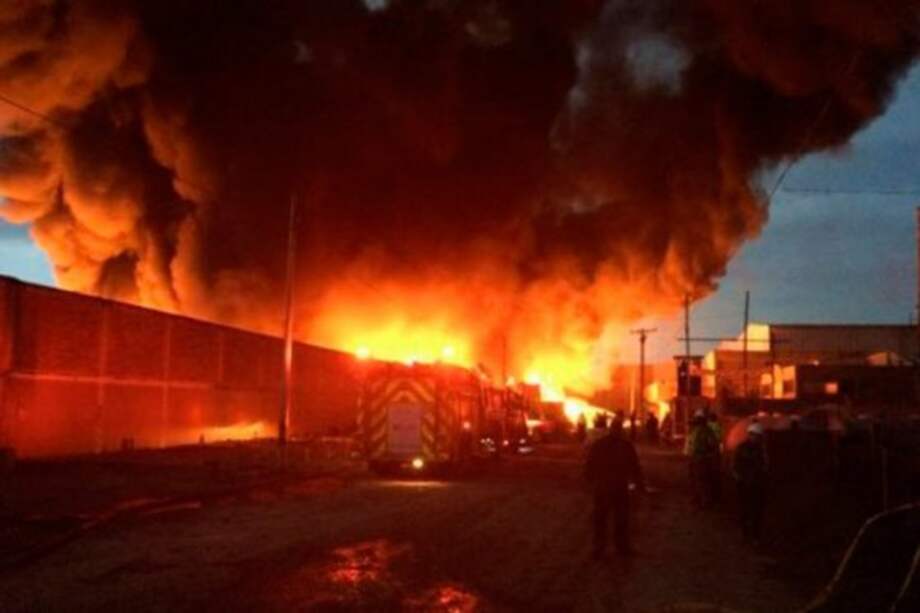 Fiscalía abrió investigación por contaminación ambiental tras incendio en Fontibón