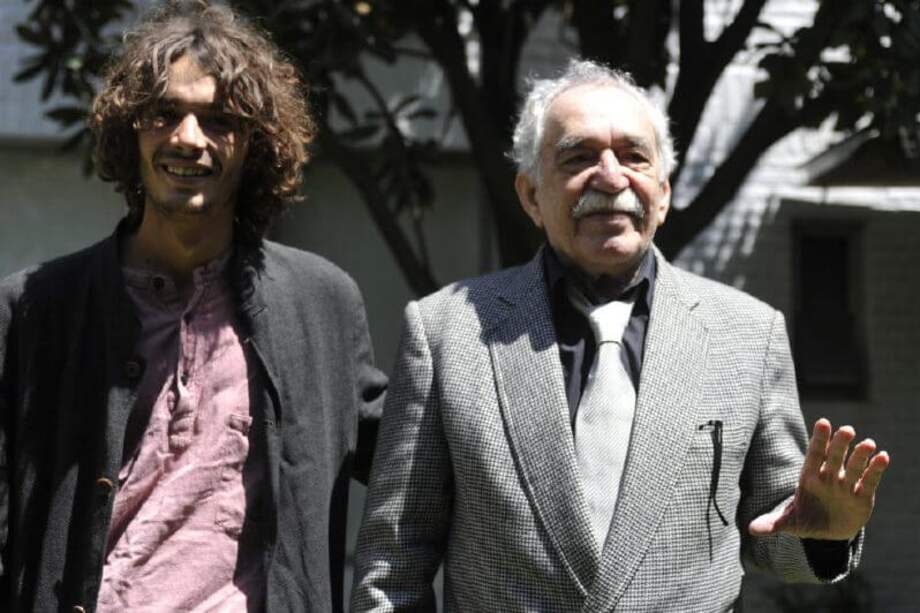 Mateo García Elizondo y su abuelo paterno, Gabriel García Márquez, poco antes de la muerte del Nobel en 2014. / EFE