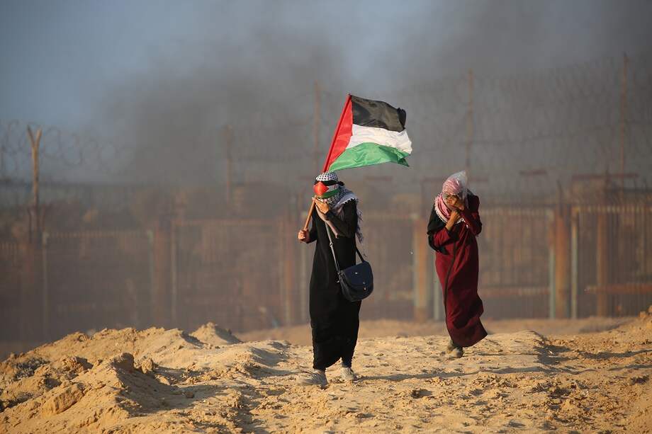 Mujeres palestinas protestan en contra del bloqueo de Israel en la Franja de Gaza. / AFP