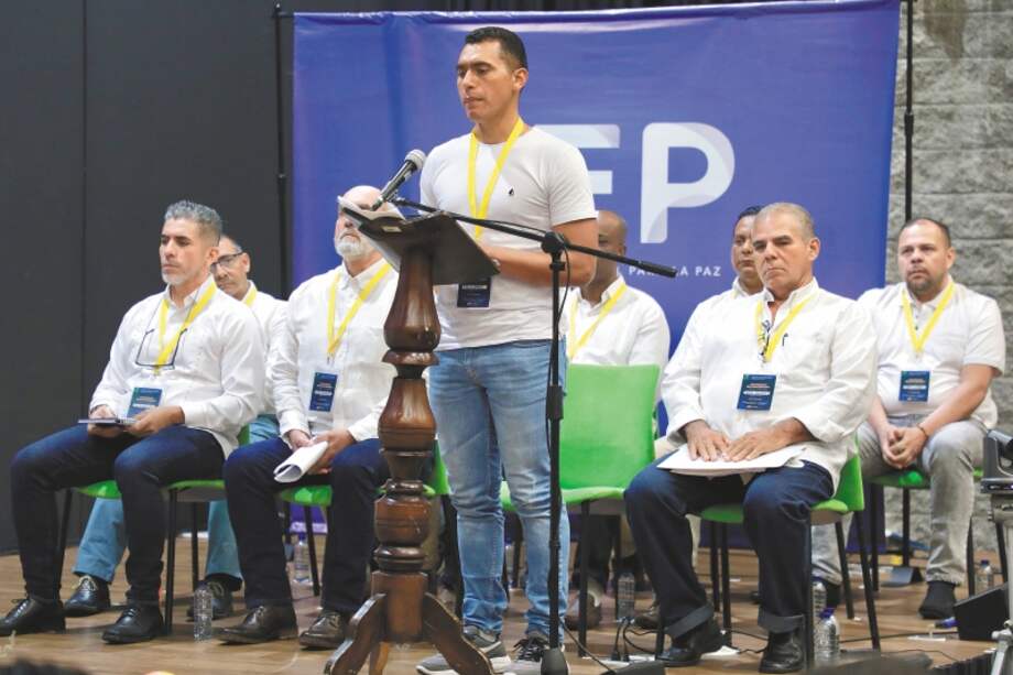 El soldado Yeris Andrés Gómez enumeró varios operativos de los que participó para asesinar a civiles, en alianza con paramilitares. / Isabel Valdés - JEP