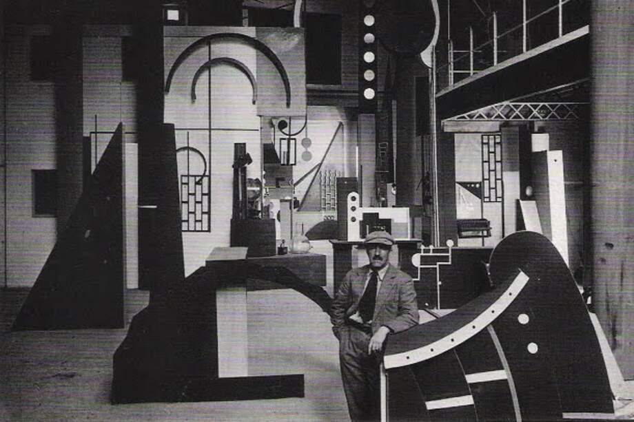 Para este filme, el director Marcel L‘Herbier contó con la colaboración del pintor Fernand Léger y del arquitecto Robert Mallet-Stevens, en la dirección artística.