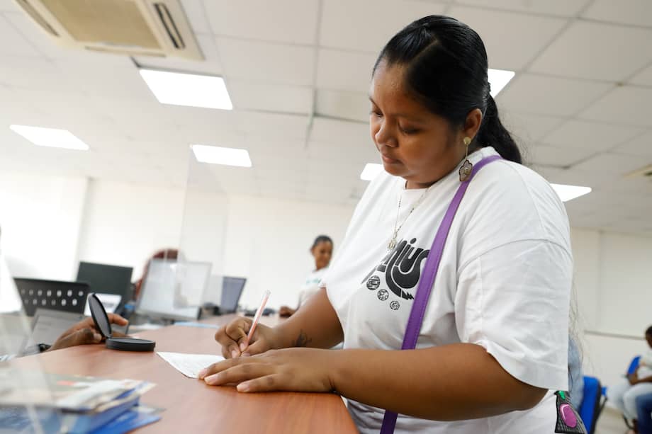 Los hogares que no tienen acceso a internet podrán acercarse a las alcaldías municipales y solicitar el acta con el coordinador municipal del programa y realizar la firma física.