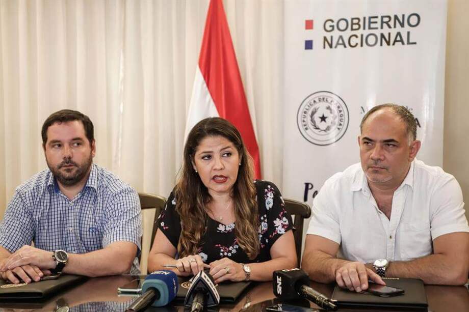 Hugo Volpe, viceministro de Política Criminal; Cecilia Pérez, ministra de Justicia; y Edgar Taboada, viceministro de Justicia de Paraguay. / EFE