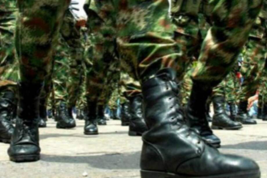 El sargento viceprimero Fabio Ortega Zapata y los soldados Ismael Ruiz Quintero y Elvis Camilo Arce fueron destituidos e inhabilitados por la Procuraduría. / Archivo El Espectador
