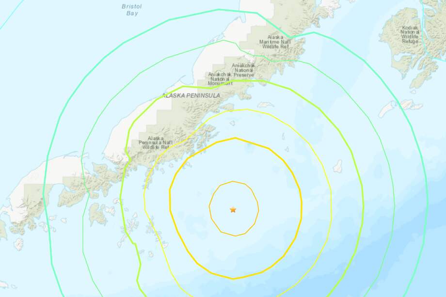 El terremoto de magnitud 8,2 se vio acompañado de una veintena de temblores de menor consideración y diferente profundidad en la misma región.