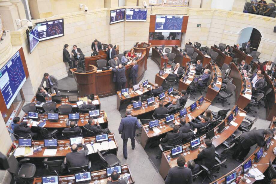 La plenaria del Senado del pasado miércoles no pudo entrar a debatir y votar el articulado de la Jurisdicción Especial para la Paz. Impedimentos, peleas y ausentismo hicieron aplazar la decisión para hoy. / Mauricio Alvarado