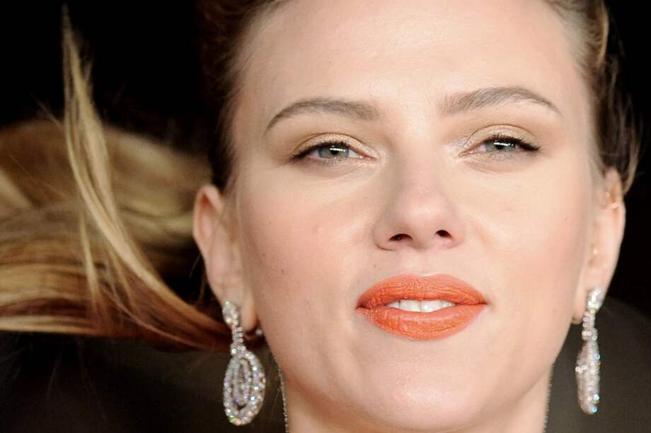 Crece escándalo por Scarlett Johansson y su campaña publicitaria israelí