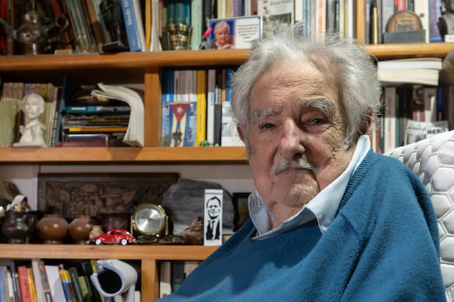 Sabiduría desde la Sencillez: Las Frases Más Inspiradoras de Pepe Mujica sobre la Vida, el Amor y la Política